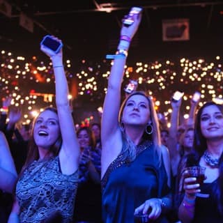 Foto profilo di Onstage > insieme sotto al palco!